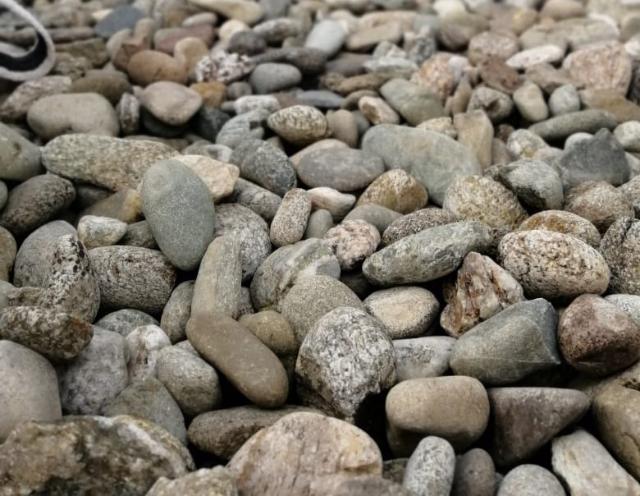 Галька речная пестрая (20-40 мм.)  купить в Химках от производителя, без посредников